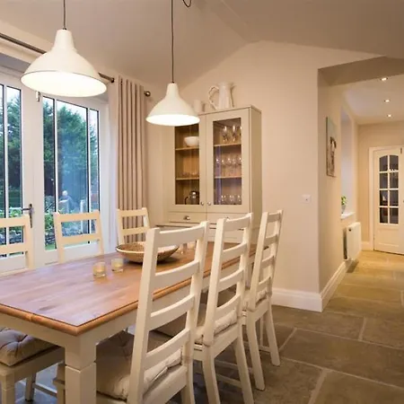 Honeywood House *